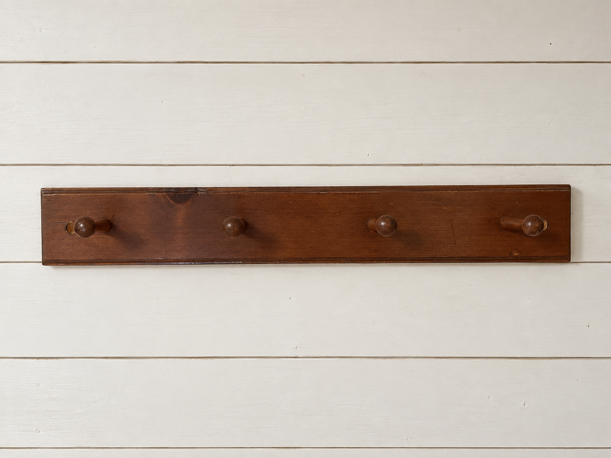 Wooden Peg Rail / Wall Rack